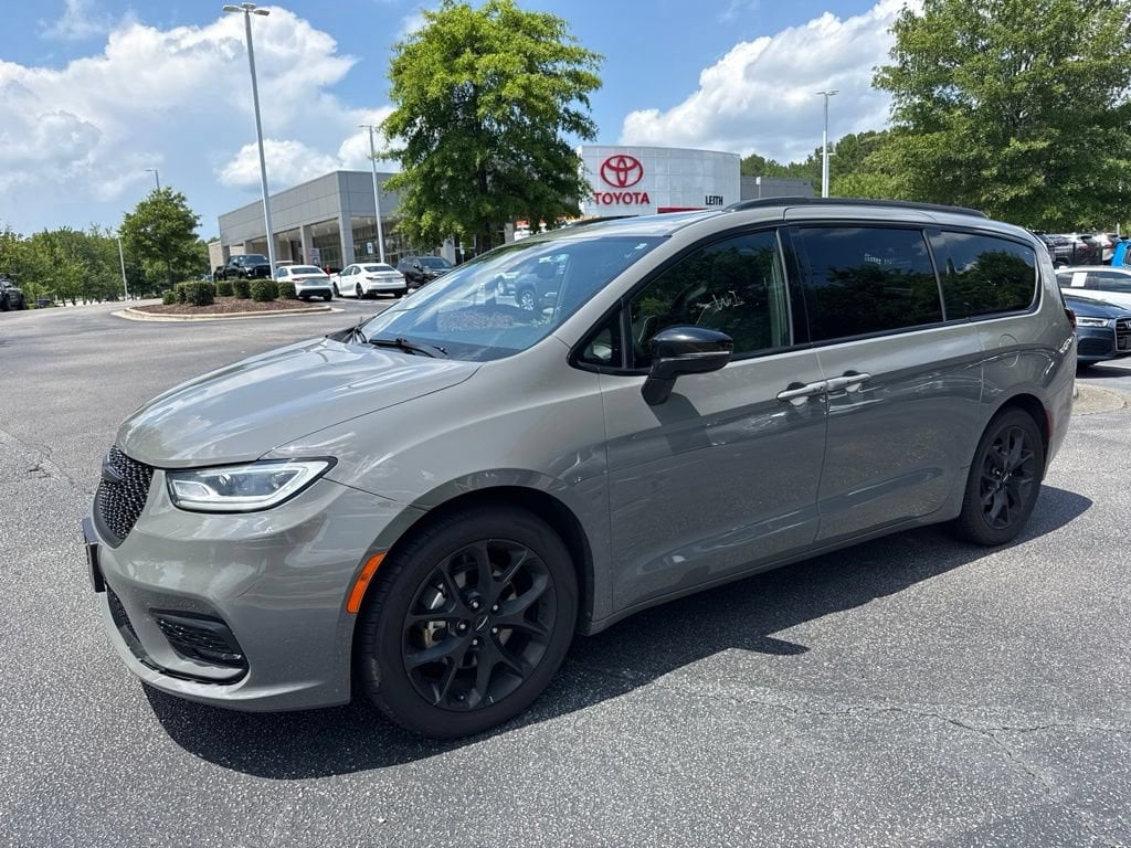 Used 2025 Chrysler Pacifica Limited Van Passenger Van