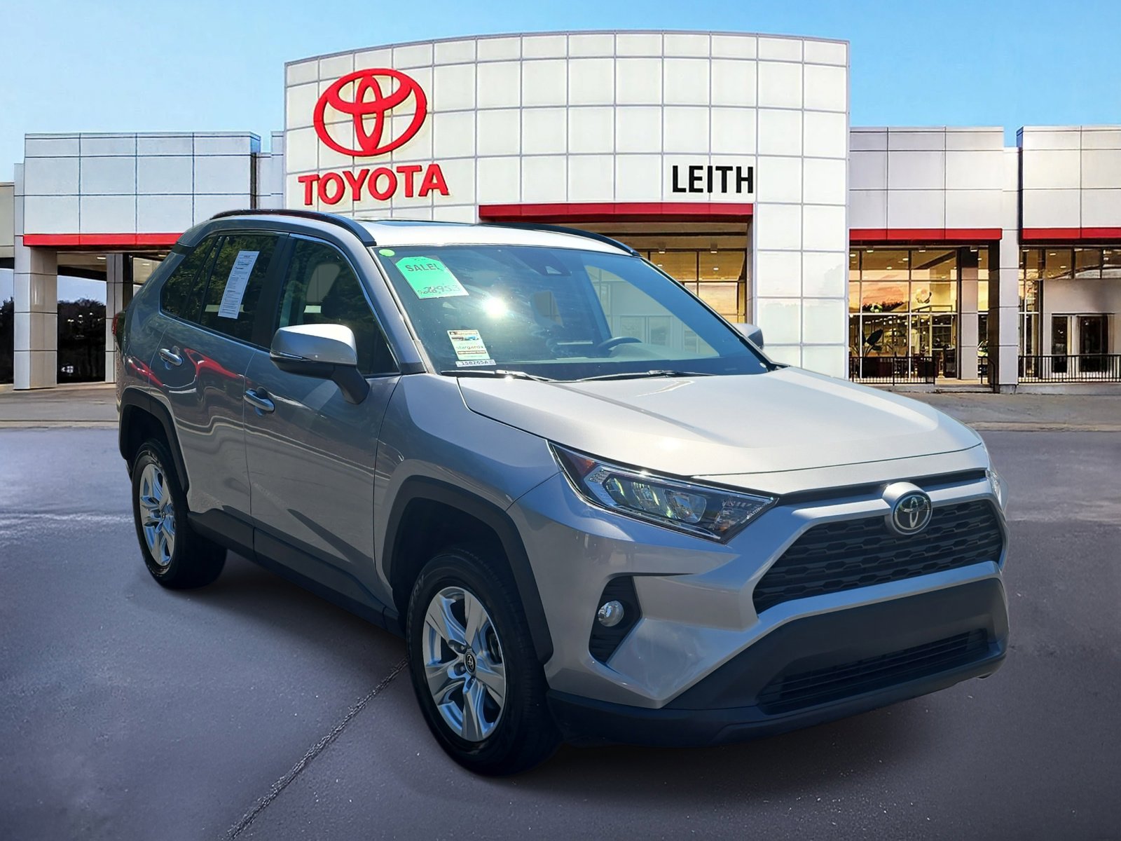 2021 Toyota RAV4 XLE photo 2