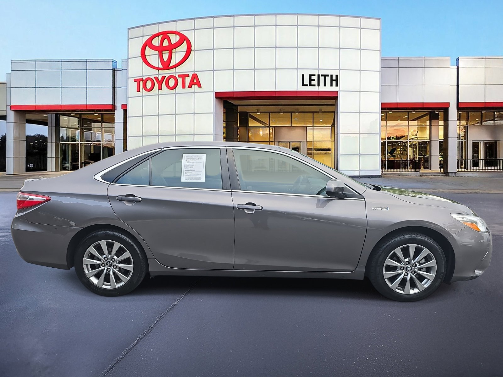 2017 Toyota Camry Hybrid XLE photo 4