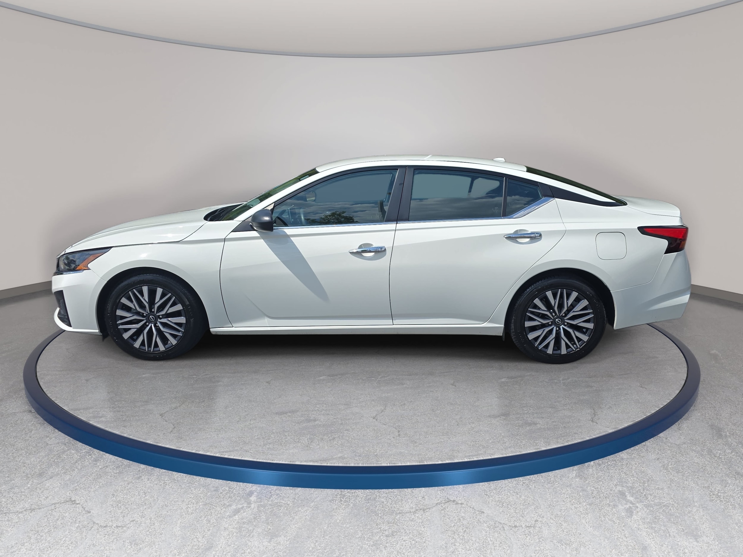 2025 Nissan Altima SV - Photo 8
