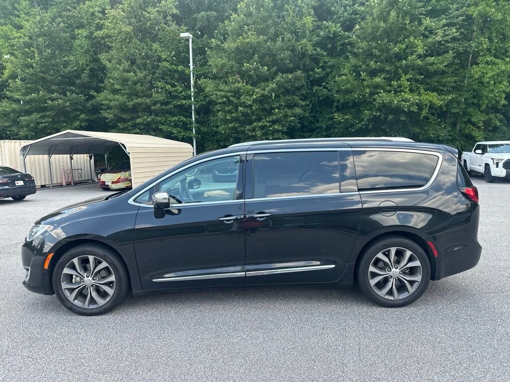 Used 2017 Chrysler Pacifica Limited Van