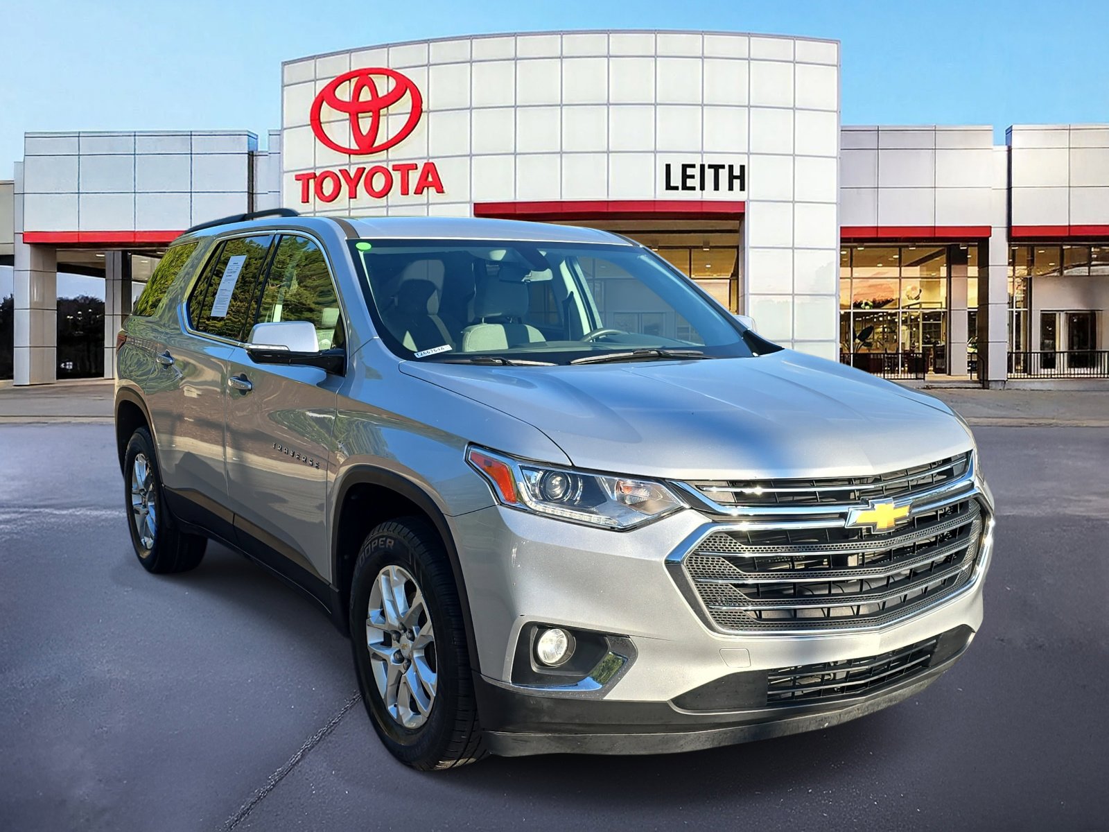 2019 Chevrolet Traverse Cloth 1LT photo 2