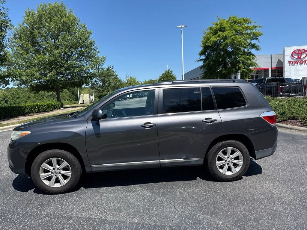 Used 2011 Toyota Highlander SE V6 SUV