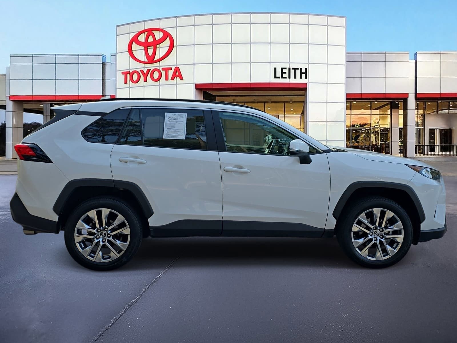 2019 Toyota RAV4 XLE Premium photo 3