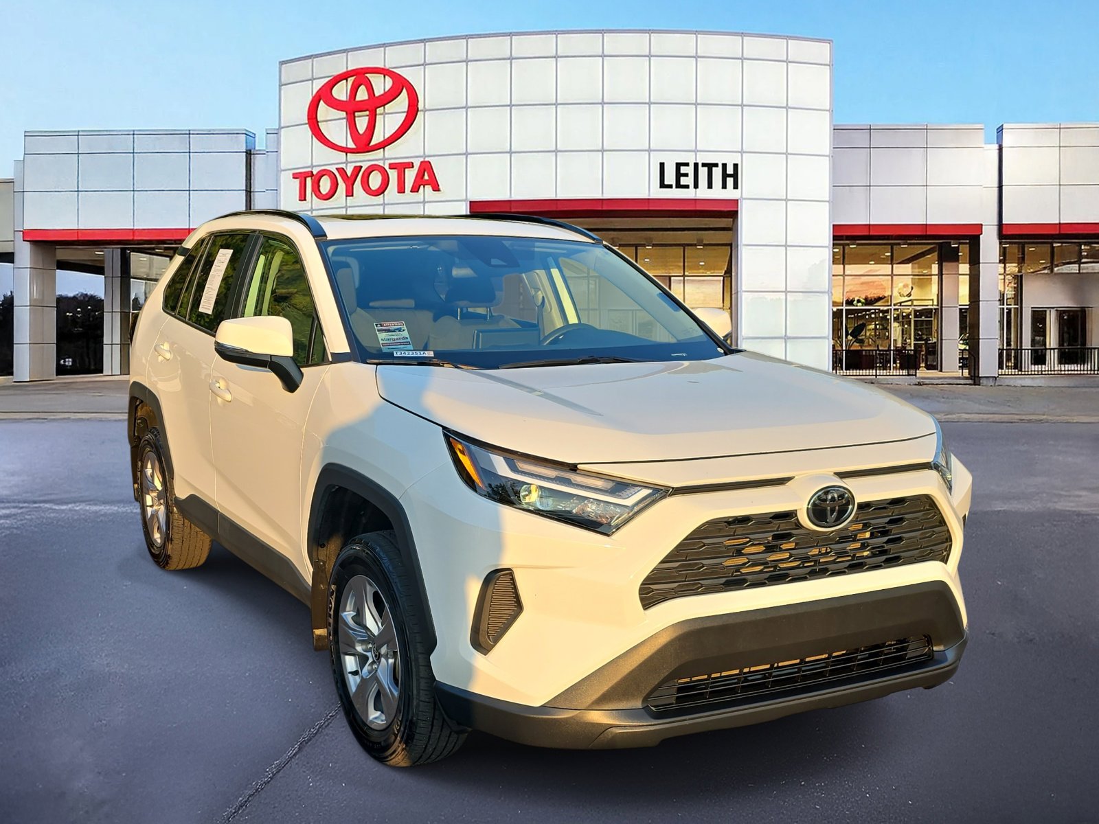 2024 Toyota RAV4 XLE photo 3
