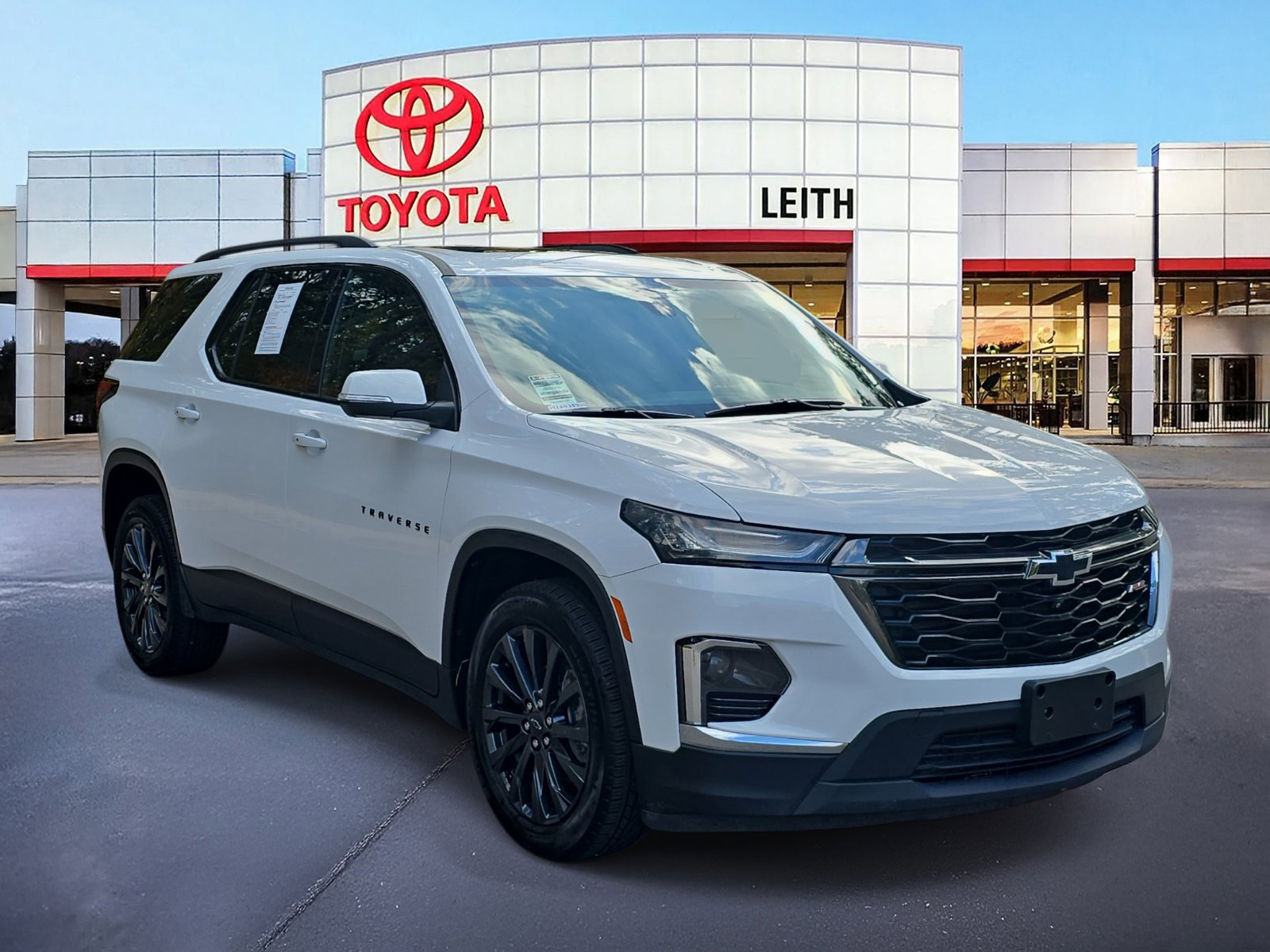 2023 Chevrolet Traverse RS photo 2