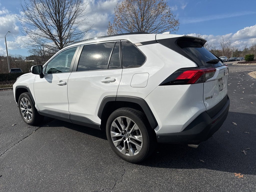 2019 Toyota RAV4 XLE Premium photo 3