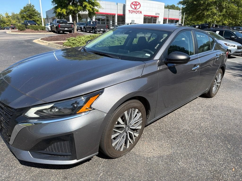 Used 2025 Nissan Altima SV Sedan