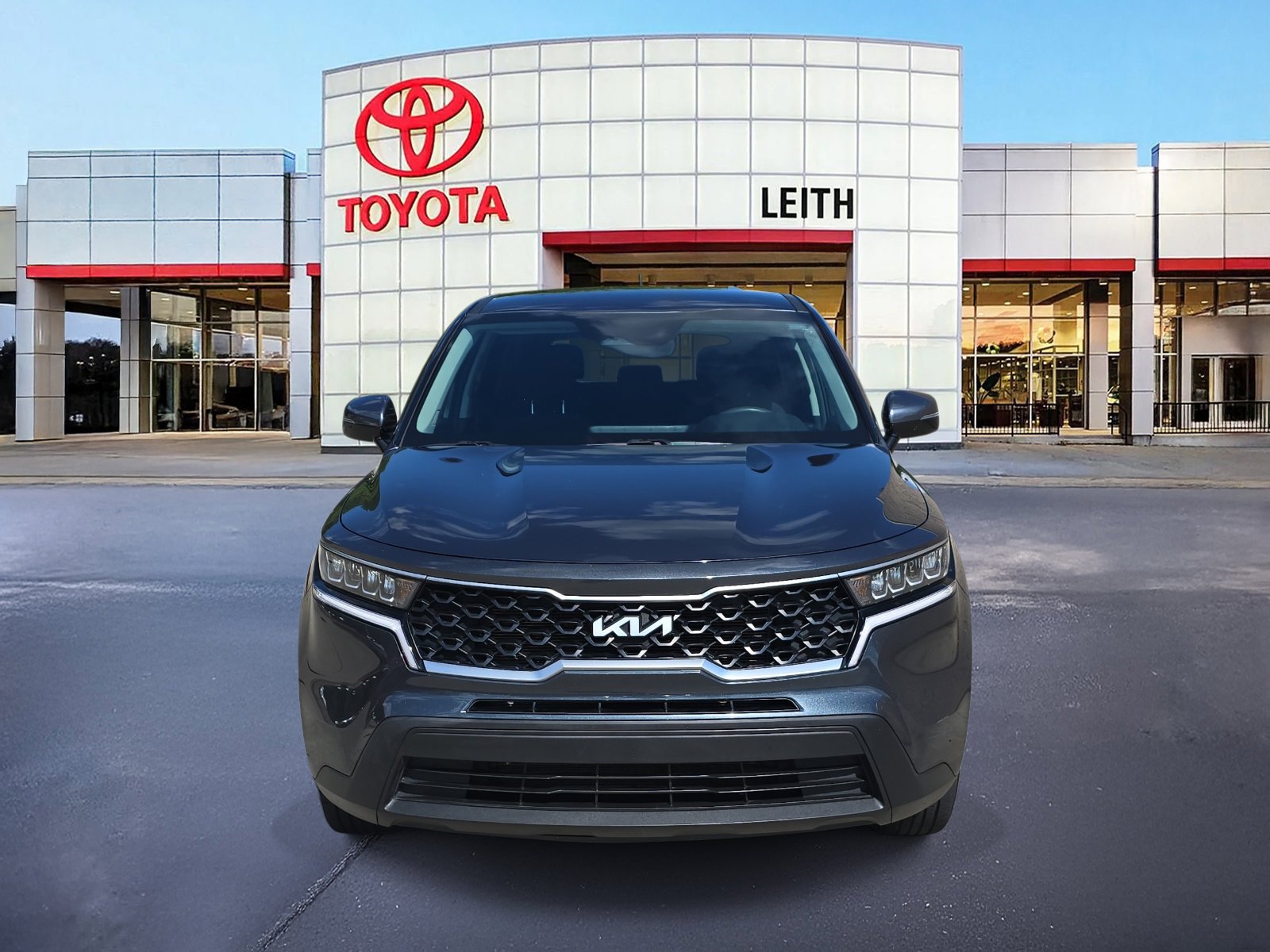 2023 Kia Sorento LX photo 2