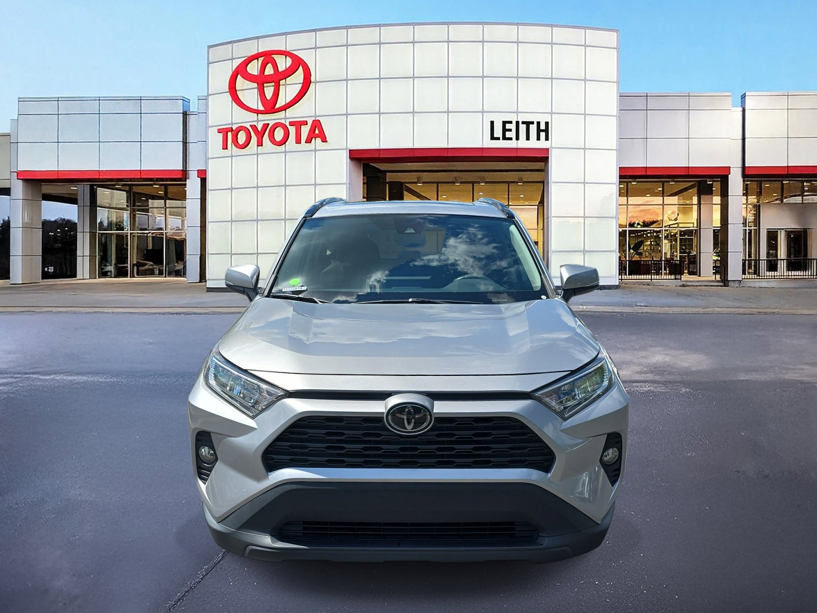 2021 Toyota RAV4 XLE photo 2