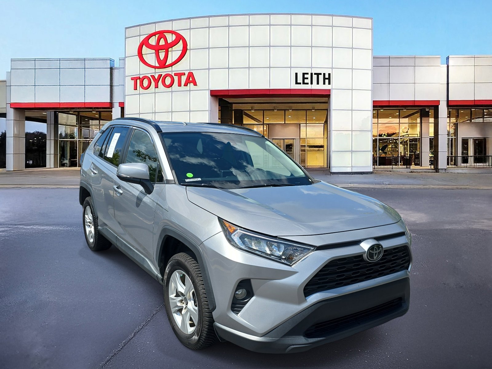 2021 Toyota RAV4 XLE photo 3
