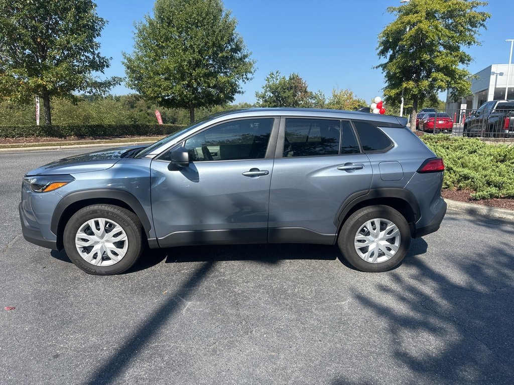 2024 Toyota Corolla Cross L photo 2