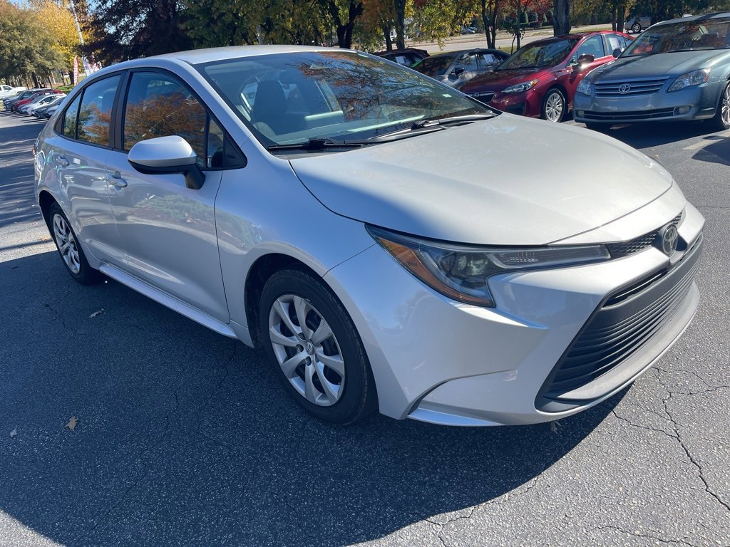 2023 Toyota Corolla LE photo 3