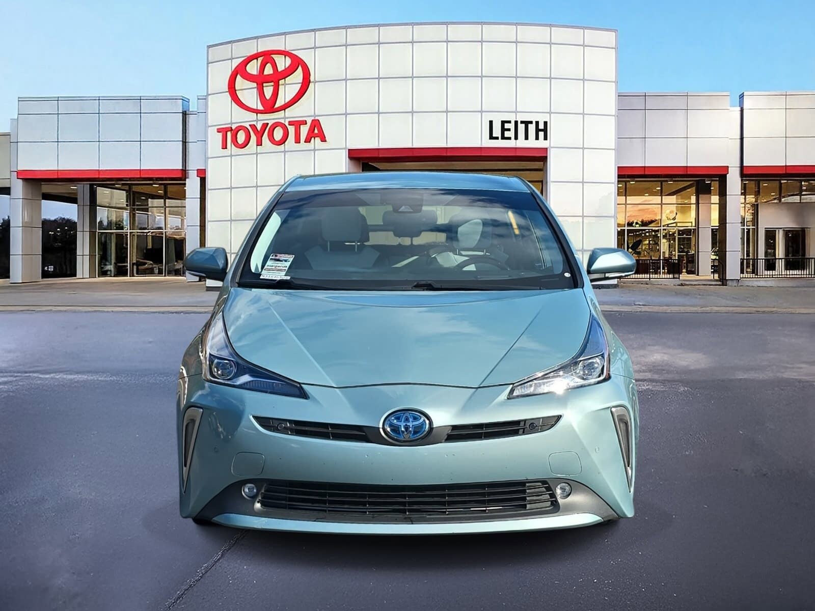 2022 Toyota Prius Limited photo 2