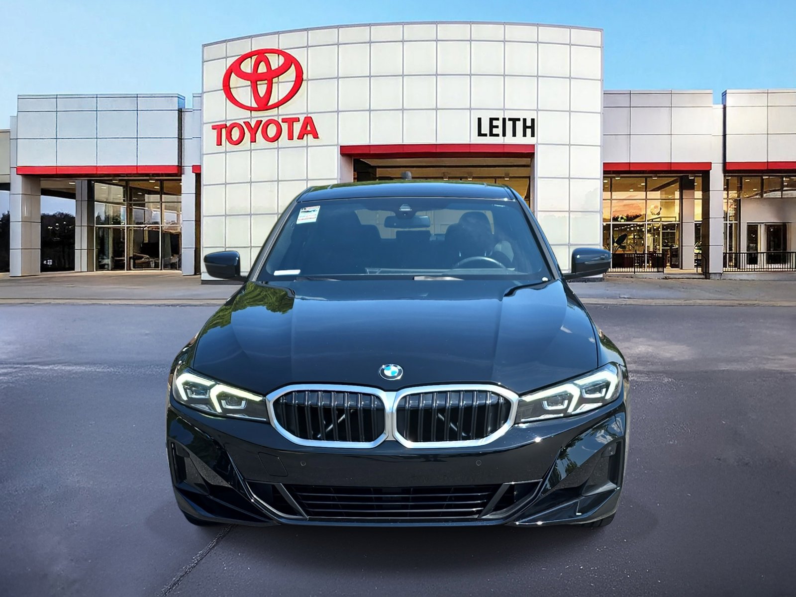 2023 Bmw 330i Sedan photo 2