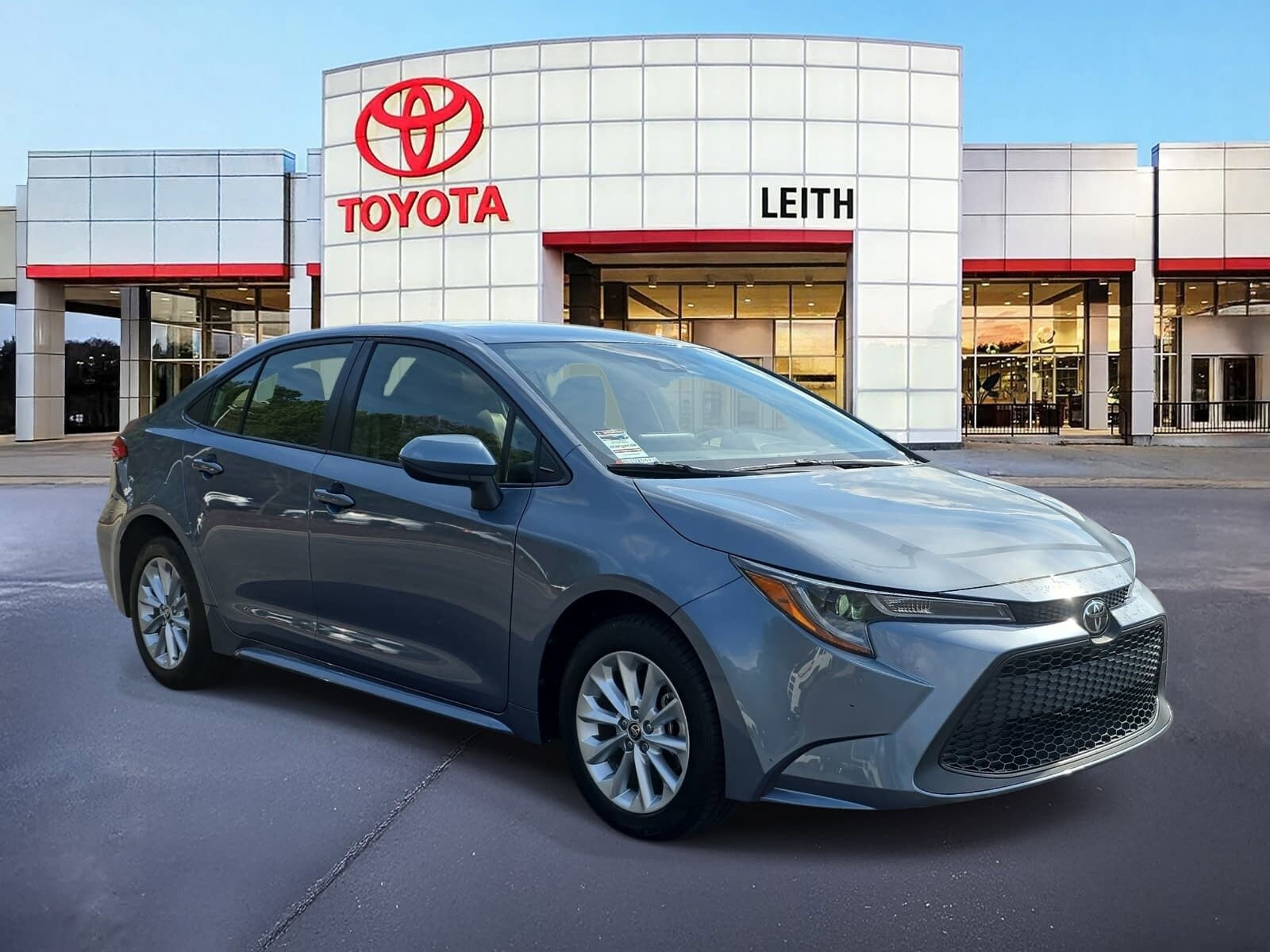 2022 Toyota Corolla LE photo 3