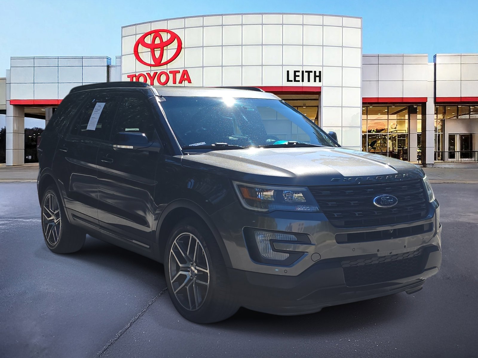 2016 Ford Explorer Sport photo 3