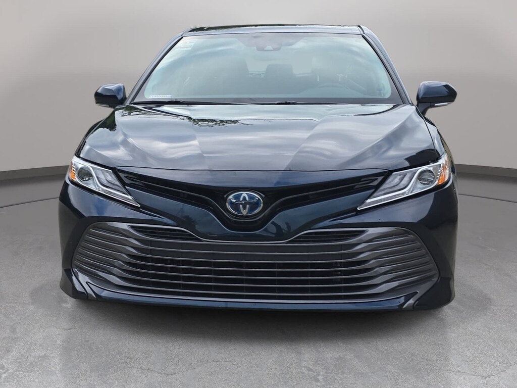 Used 2020 Toyota Camry Hybrid XLE Sedan