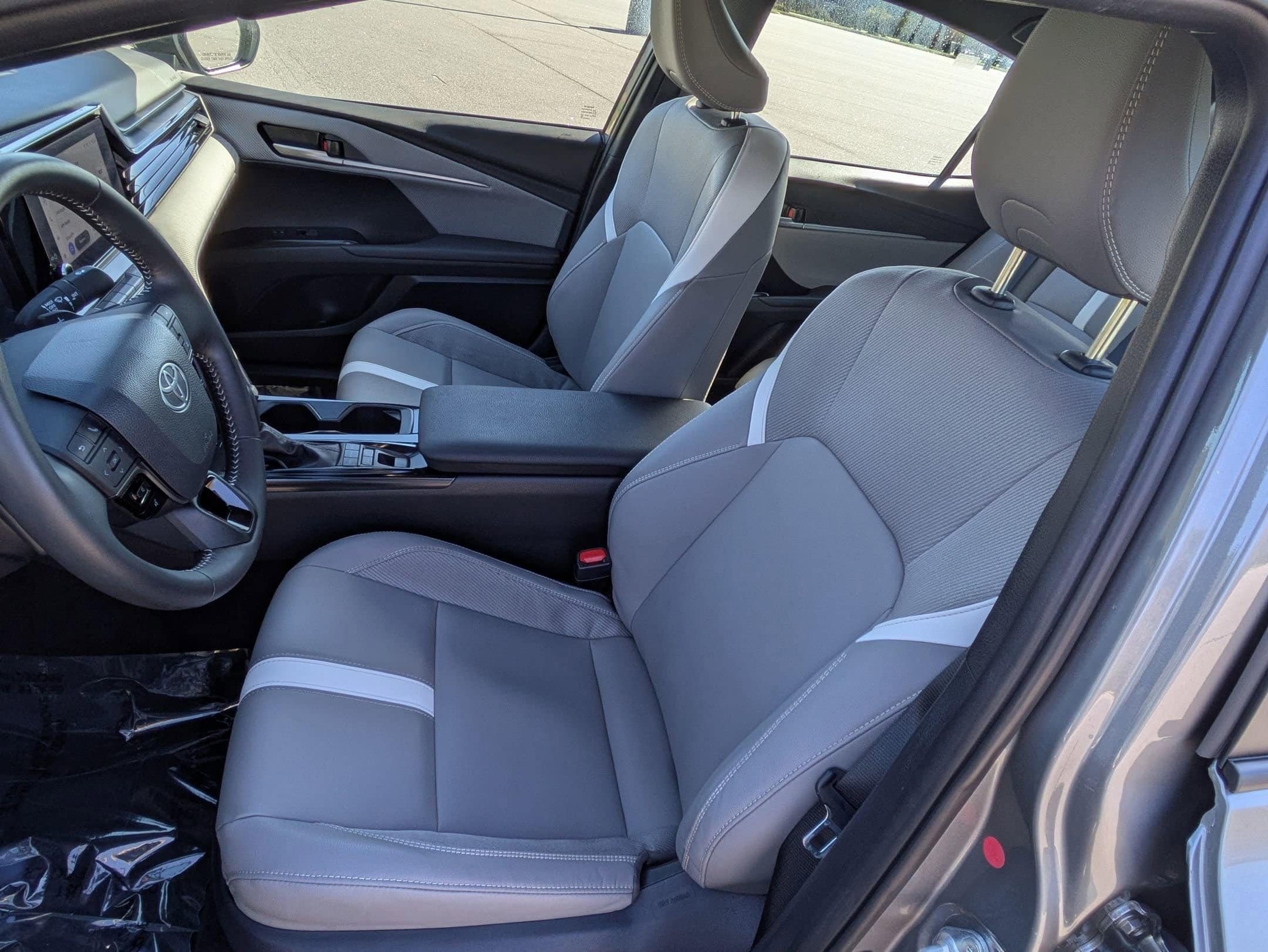 2025 Toyota Camry SE - Photo 17