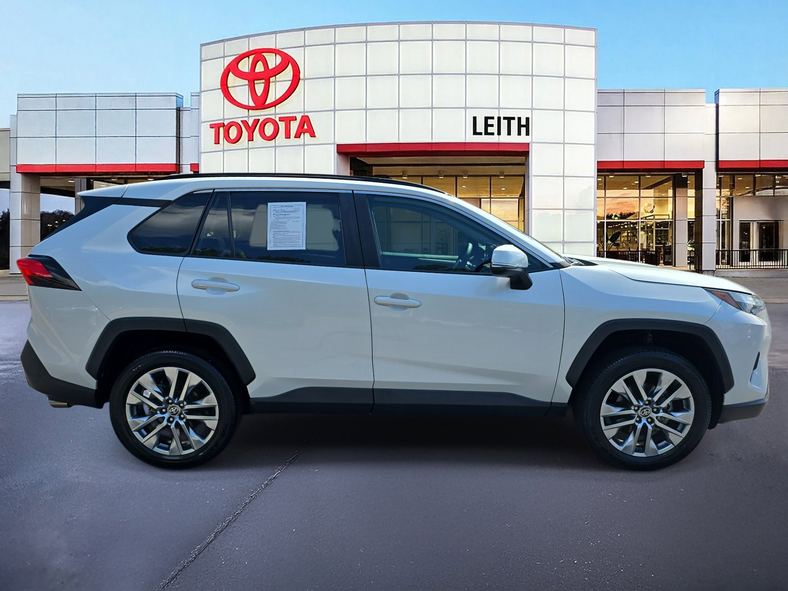 2023 Toyota RAV4 XLE Premium photo 3