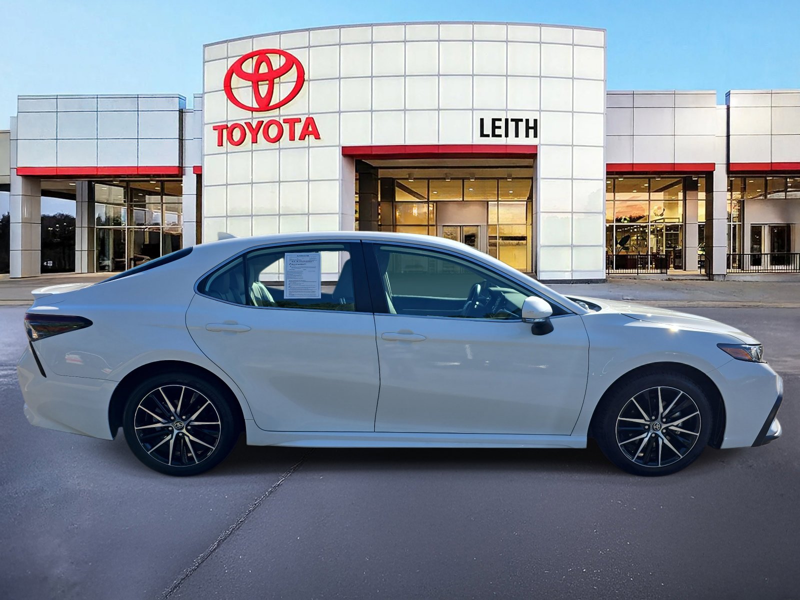 2024 Toyota Camry SE photo 3