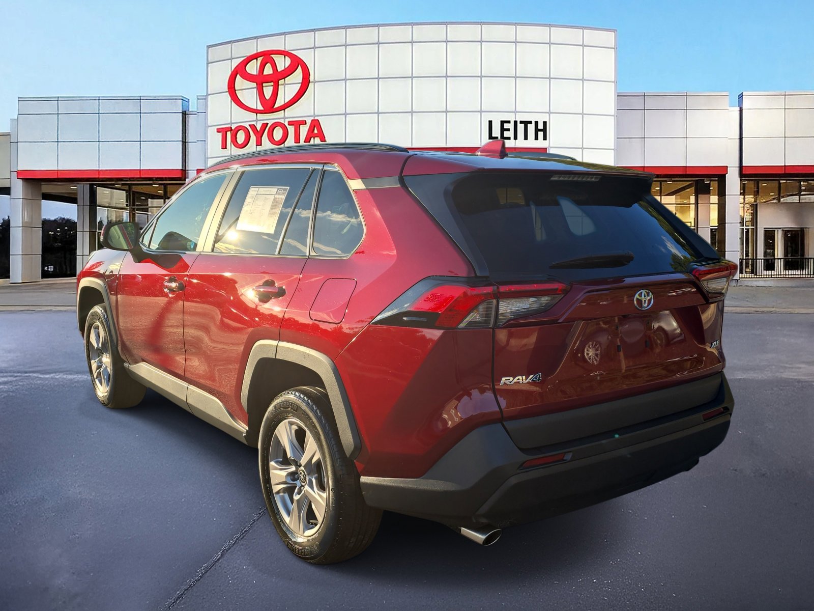 2022 Toyota RAV4 XLE photo 4