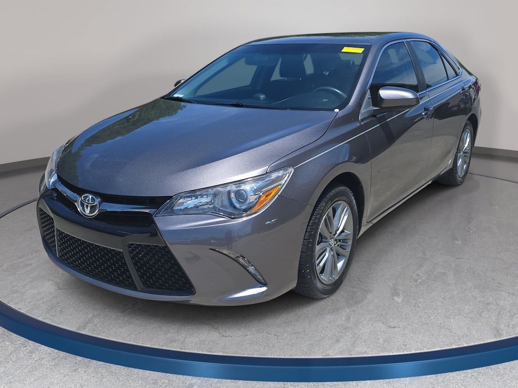 Used 2017 Toyota Camry SE Sedan