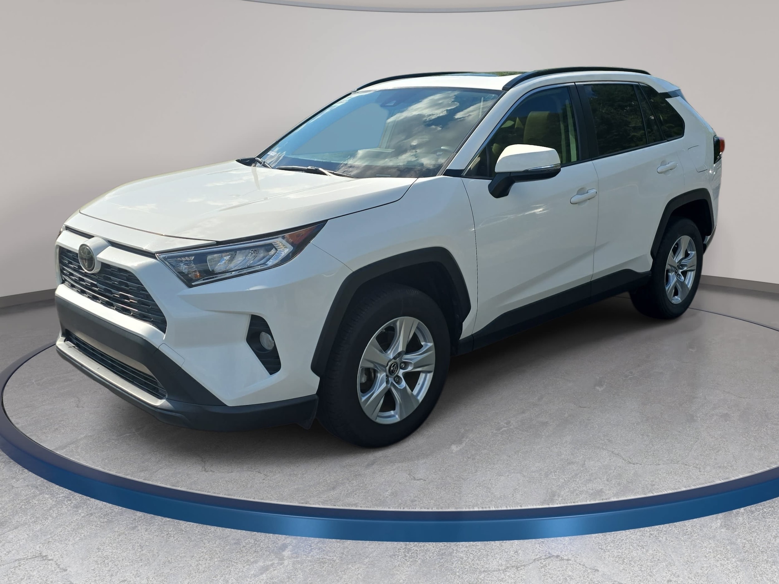 2019 Toyota RAV4 XLE FWD photo