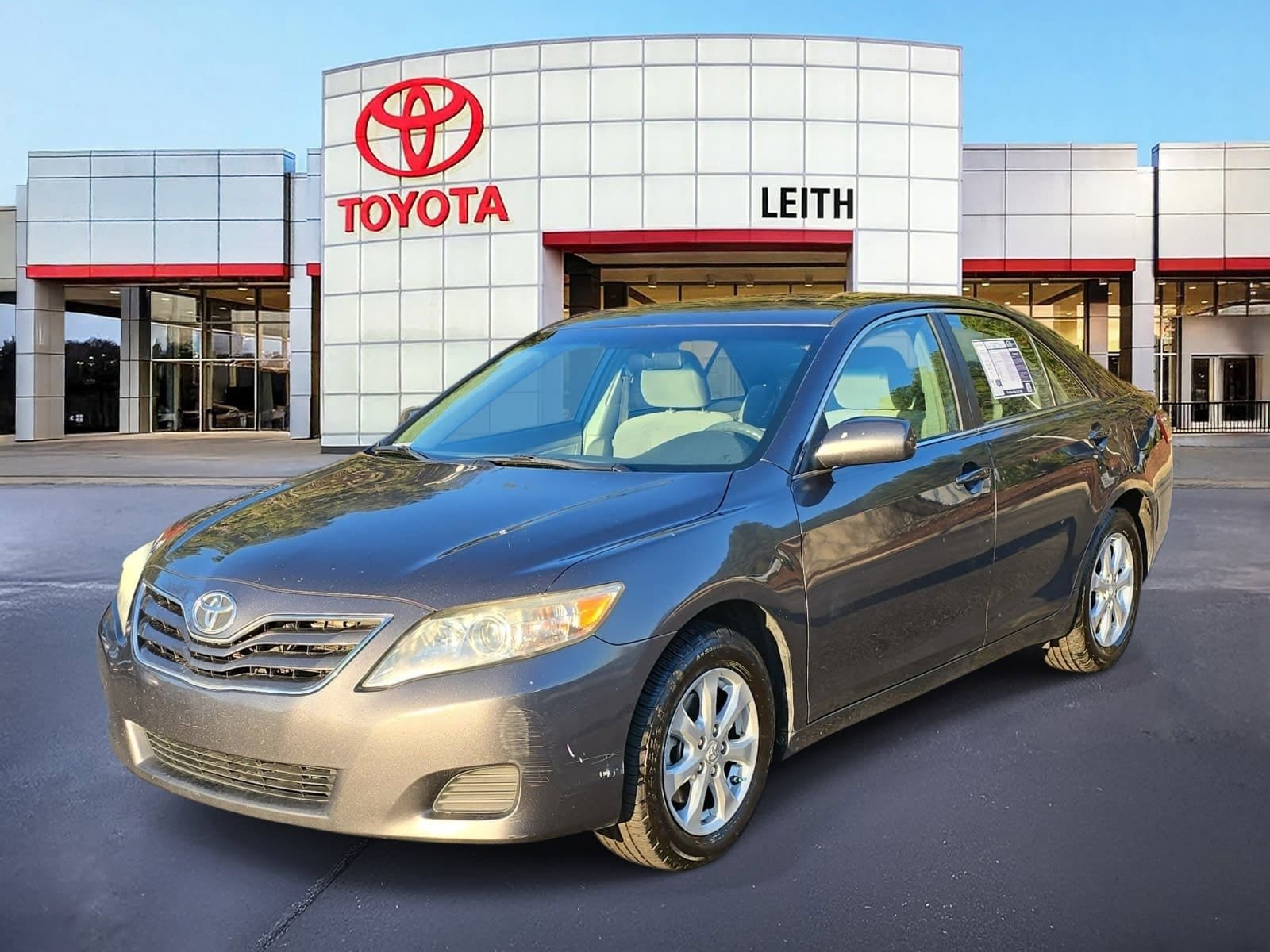 2011 Toyota Camry LE's photo