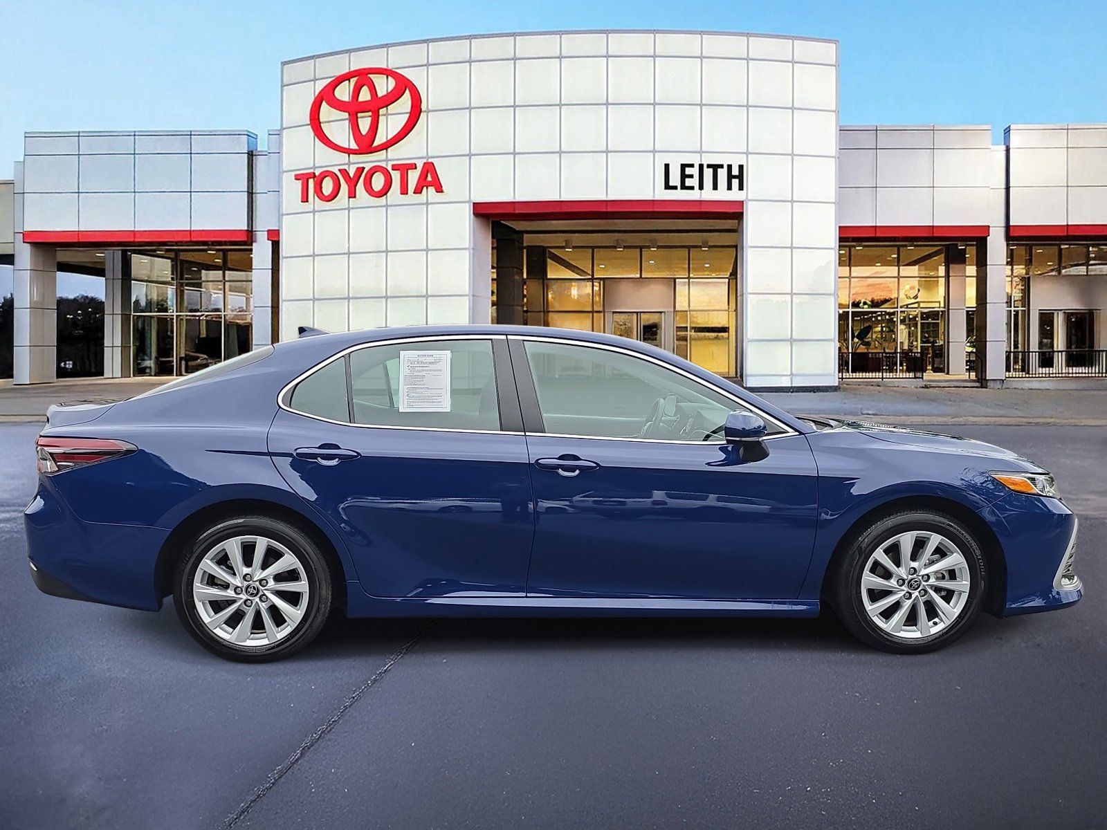 2023 Toyota Camry LE photo 4