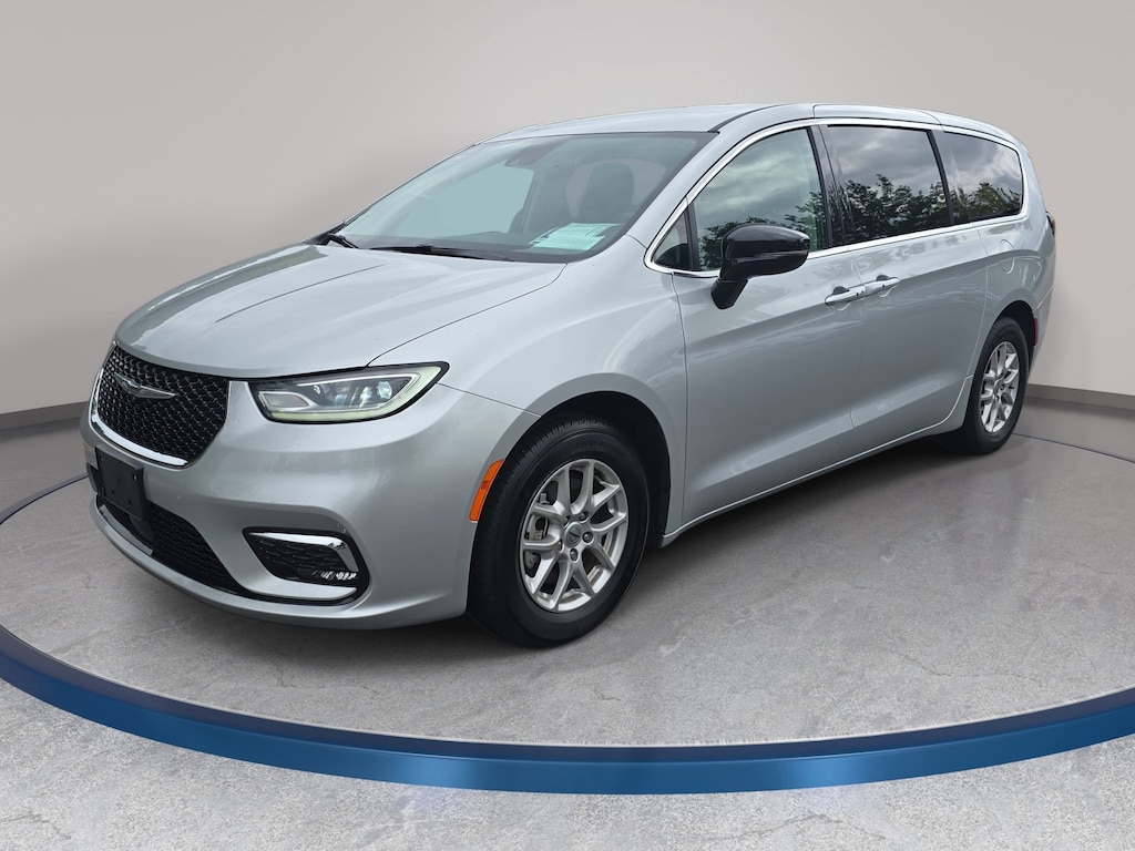 Used 2024 Chrysler Pacifica Touring L Van Passenger Van