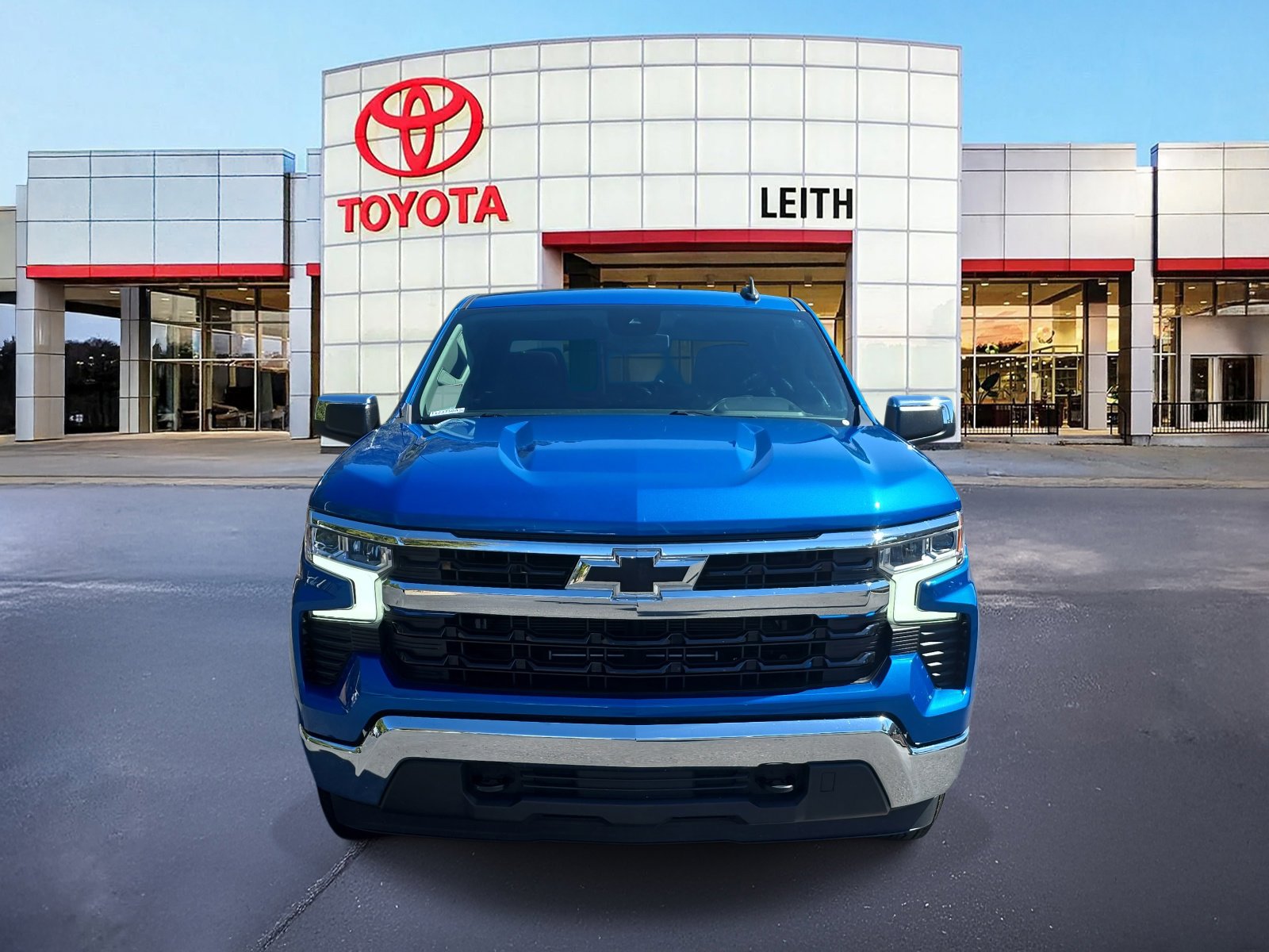 2024 Chevrolet Silverado 1500 LT Texas Edition photo 2