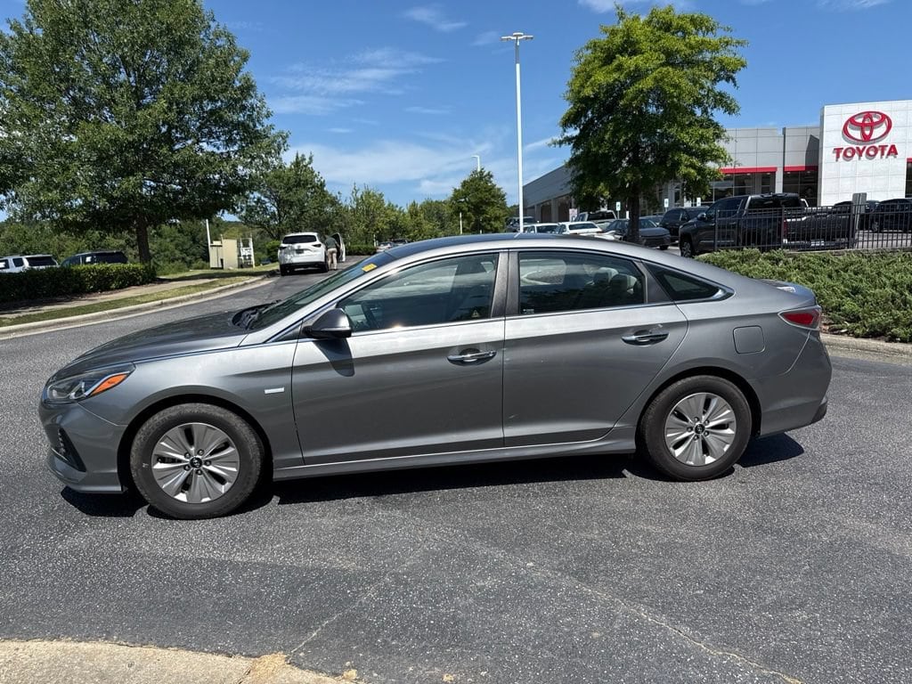 Used 2018 Hyundai Sonata Hybrid SE Sedan