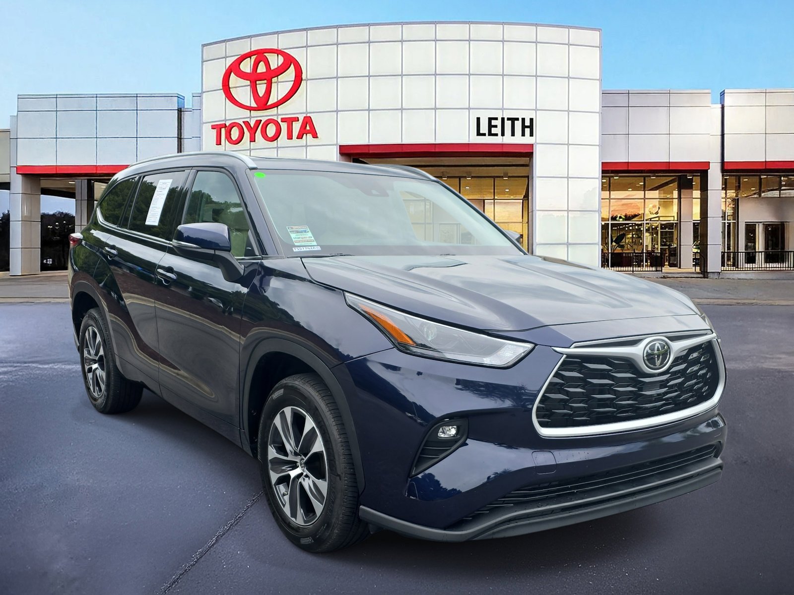 2022 Toyota Highlander XLE photo 3