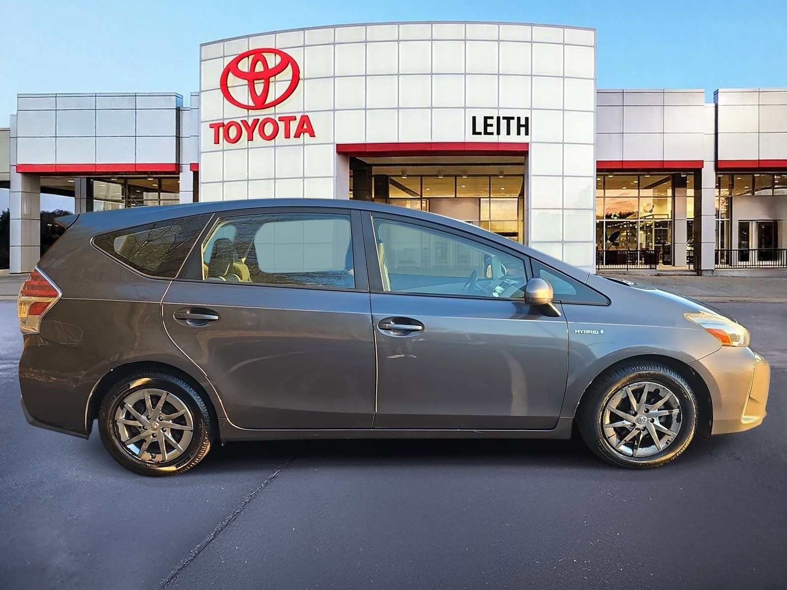 2016 Toyota Prius V Three photo 4