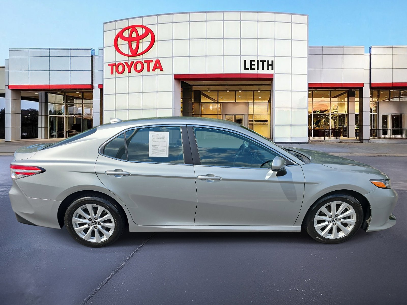 2019 Toyota Camry LE photo 3
