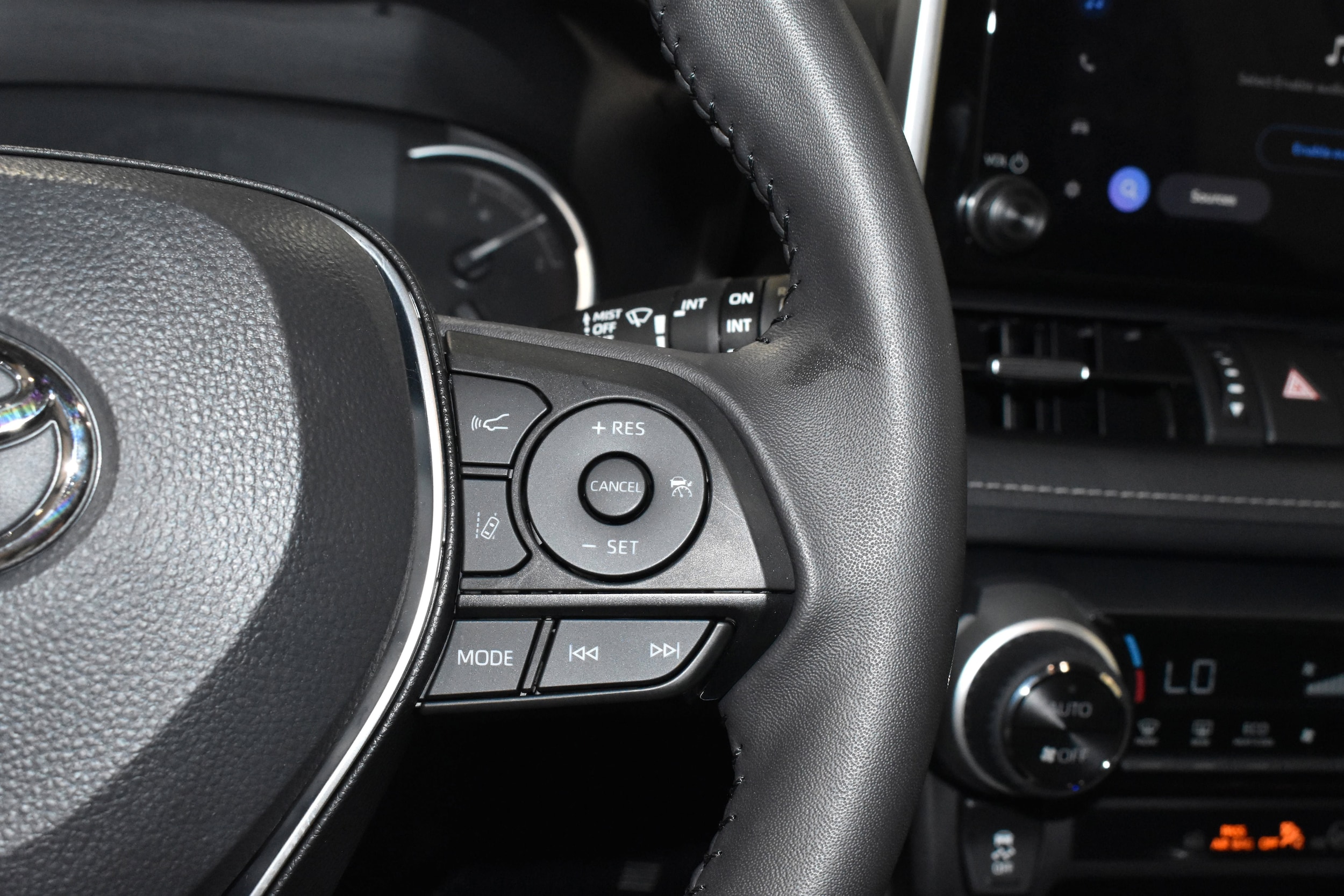 2025 Toyota RAV4 XLE Premium - Photo 12