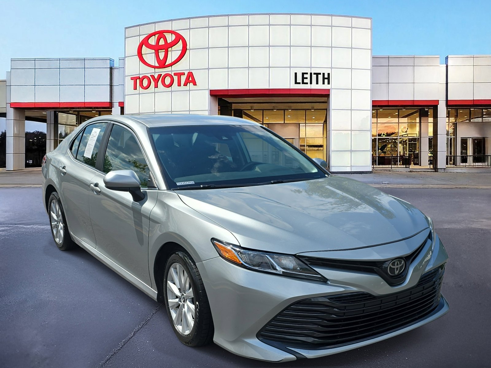 2019 Toyota Camry LE photo 2