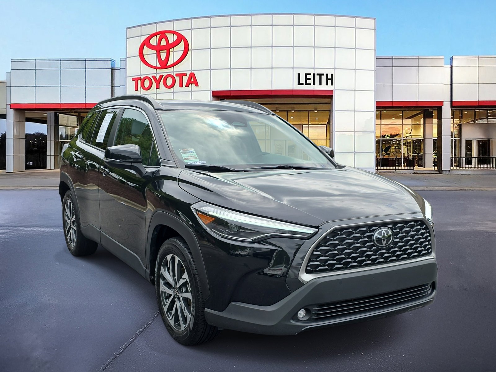 2023 Toyota Corolla Cross XLE photo 2