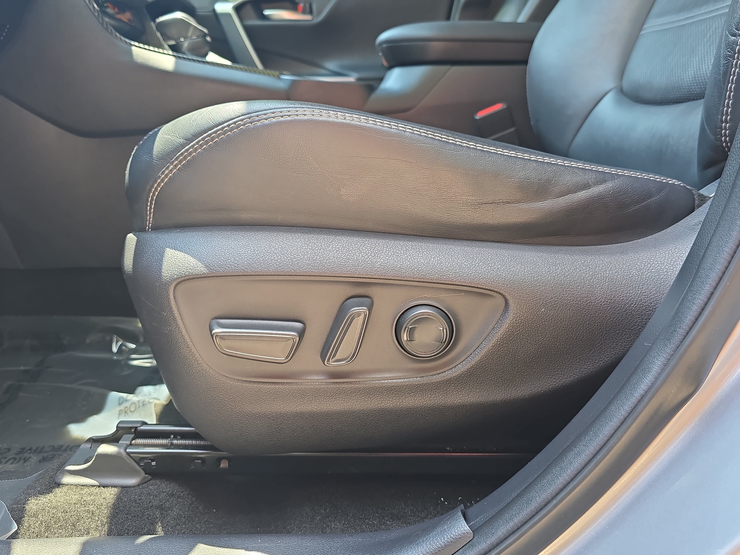 2019 Toyota RAV4 Limited - Photo 28
