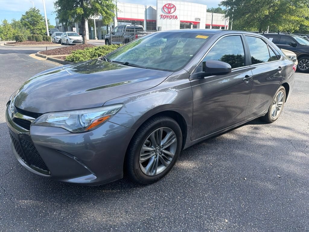 Used 2017 Toyota Camry SE Sedan