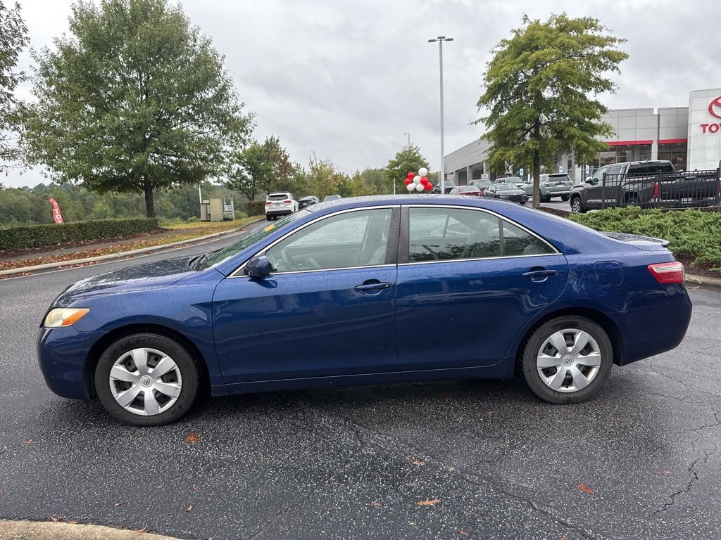 2009 Toyota Camry LE photo 2