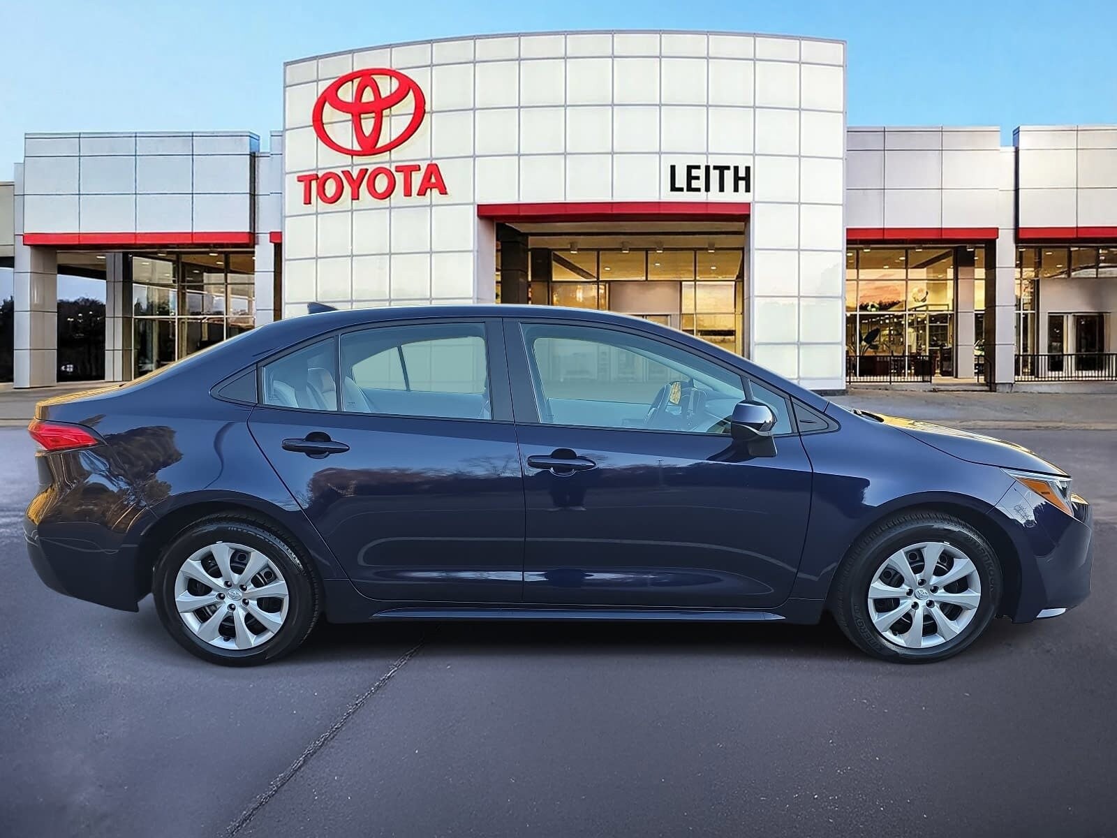 2025 Toyota Corolla LE photo 4