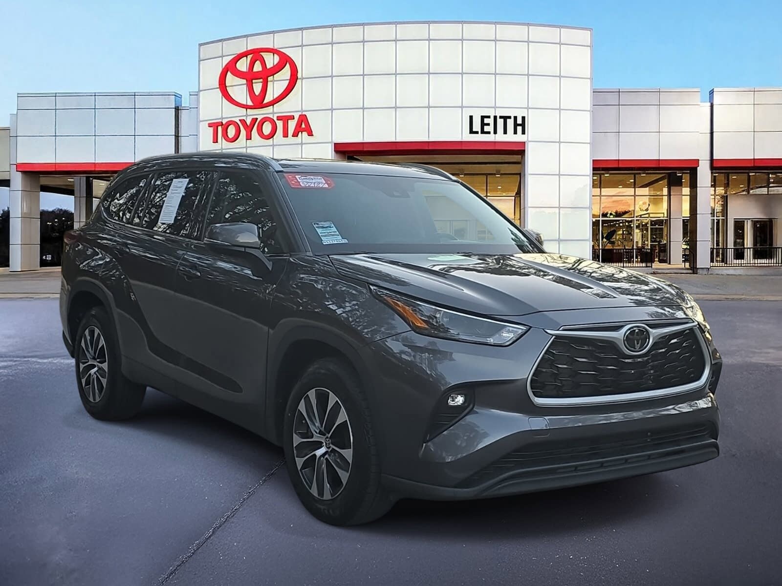 2022 Toyota Highlander XLE photo 3