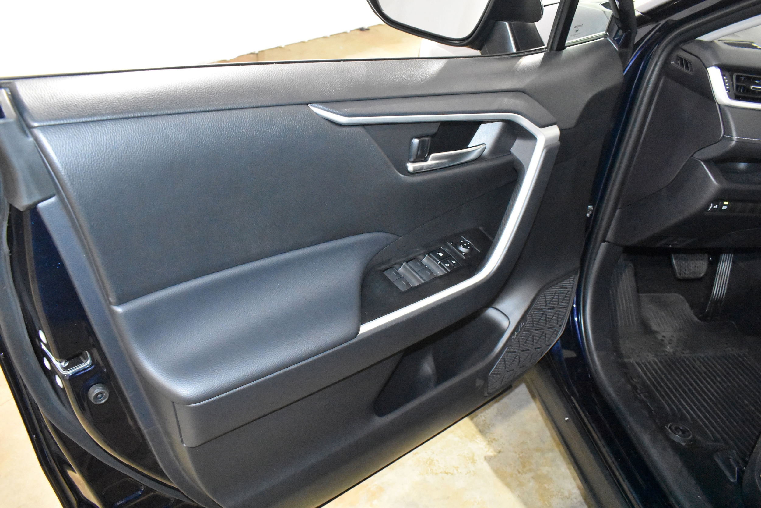 2025 Toyota RAV4 XLE Premium - Photo 22