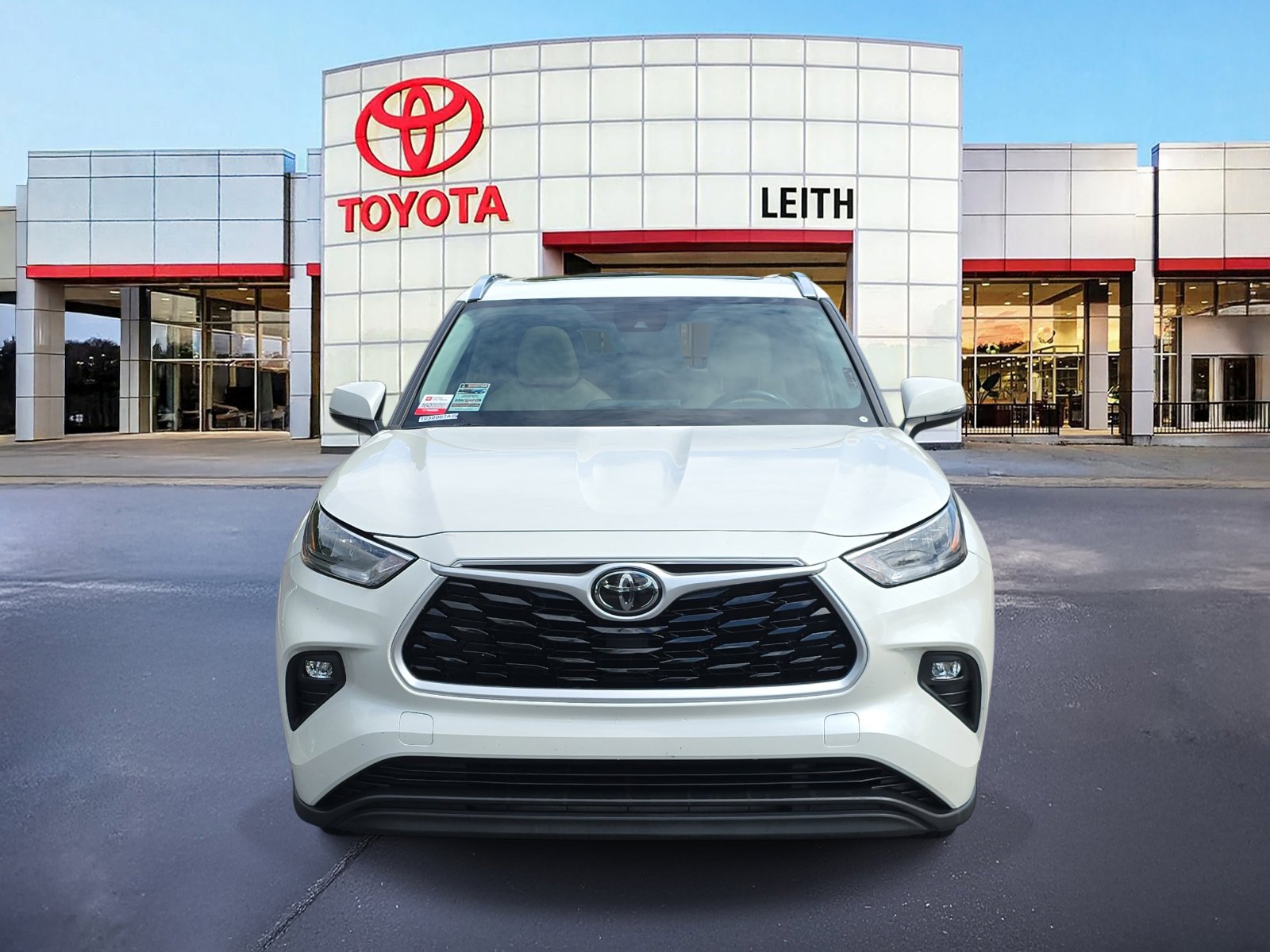 2020 Toyota Highlander XLE photo 2