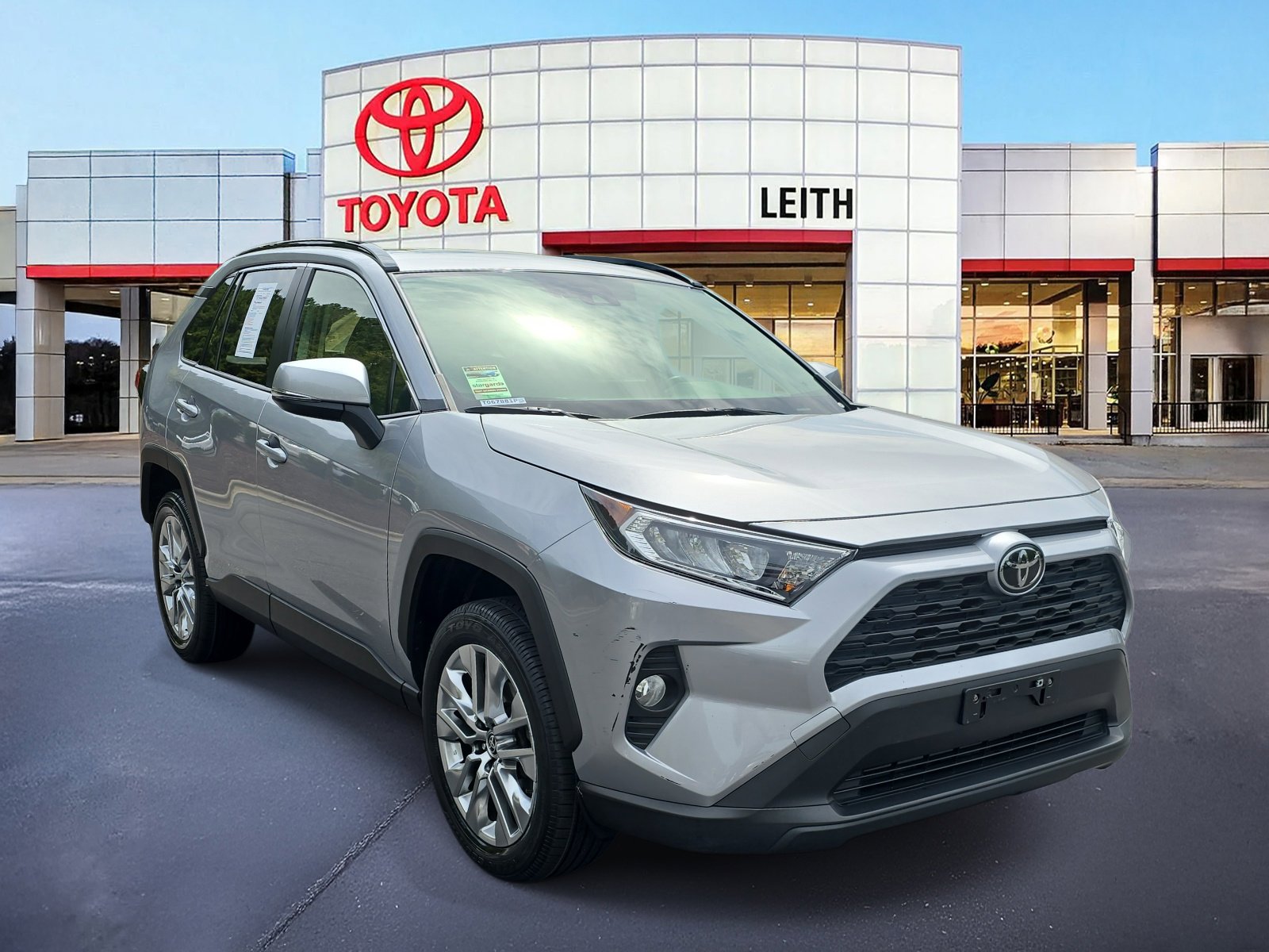 2020 Toyota RAV4 XLE Premium photo 3