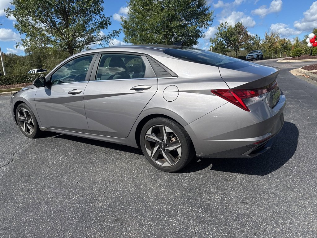 2022 Hyundai Elantra SEL photo 3