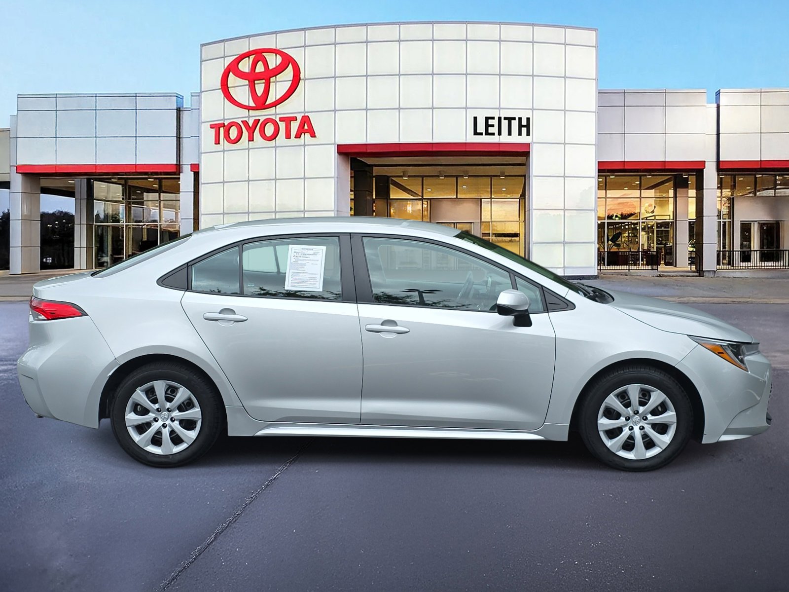 2023 Toyota Corolla LE photo 4