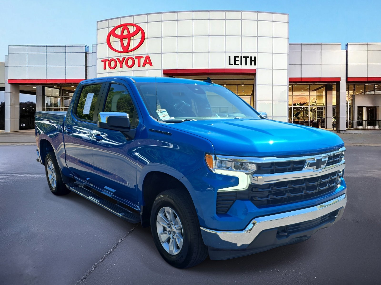 2024 Chevrolet Silverado 1500 LT Texas Edition photo 3
